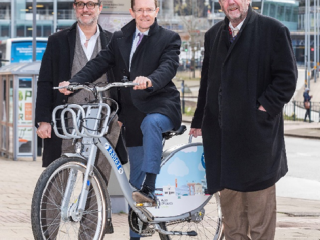 Julian Scriven of nextbike UK LTD, left, Mayor of the West Midlands Andy Street and Cllr Roger Lawrence.